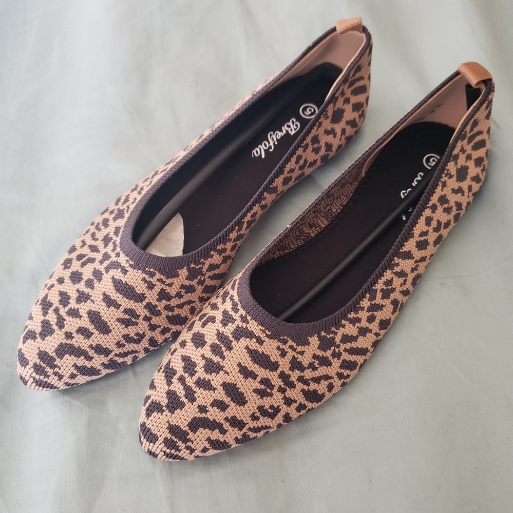 Breifola Women's Memory Foam Pointed Toe Ballet Flats Leopard Animal Print Sz. 5